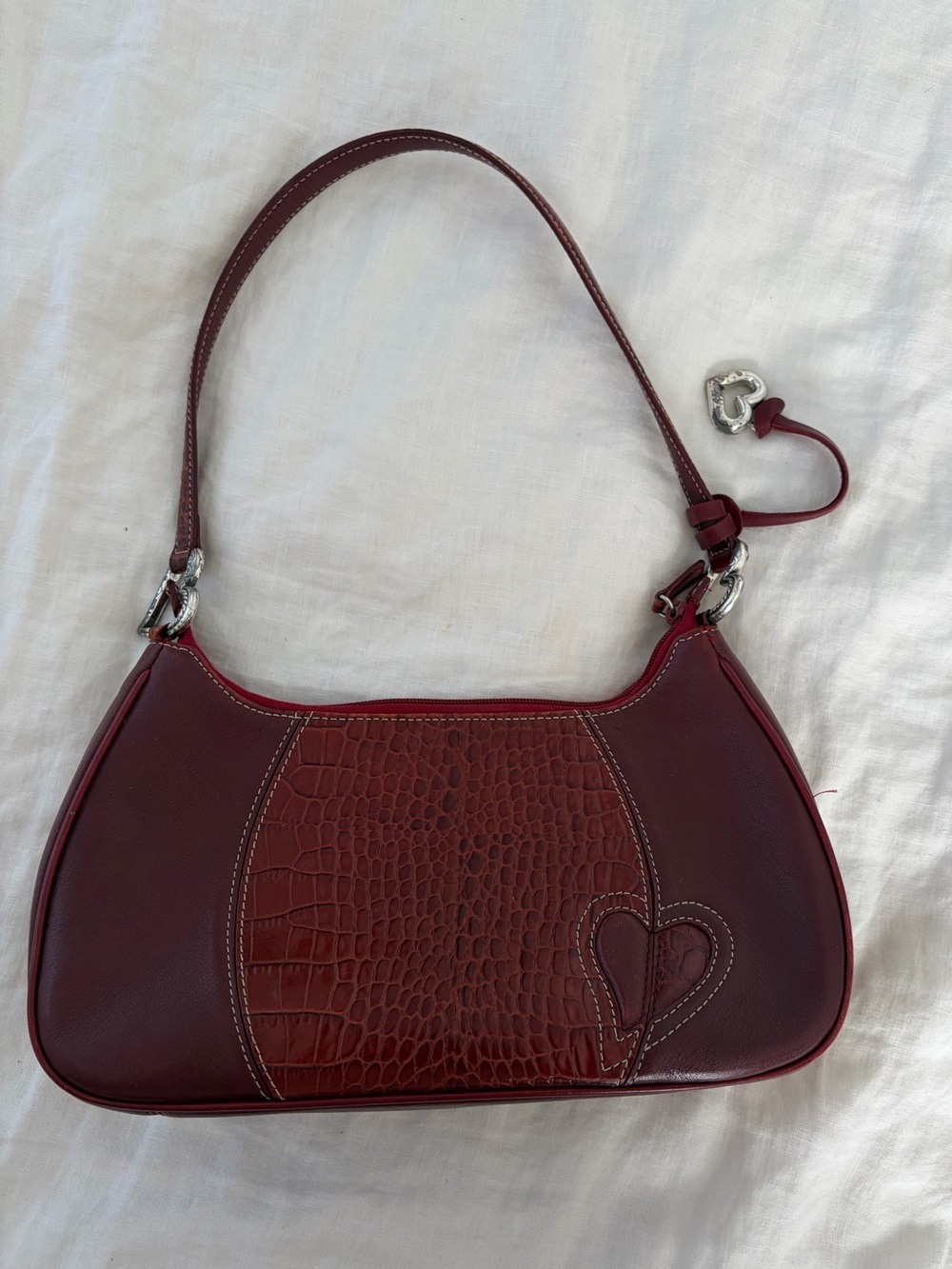 Y2K Small shoulder bag in burgundy and red crocodile embossing with heart hardwa